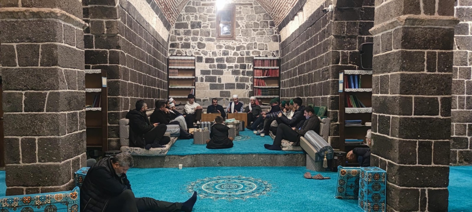 Diyarbakır’ın Kalbi Sur’da Bir İrfan Rönesansı: Zinciriye Medresesi’nde "Asrın Reçetesi" Yazılıyor