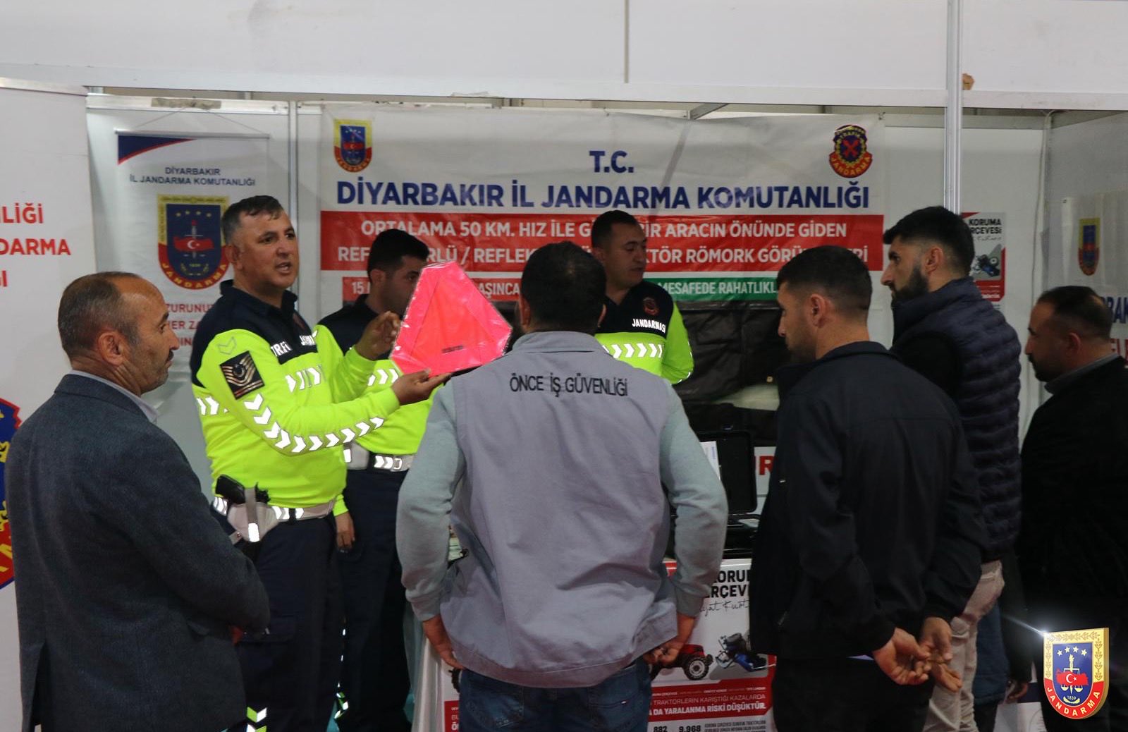 Mezopotamya’nın Kalbinde Güvenli Sürüş Seferberliği: Trafik Jandarması Çiftçilerle Buluştu