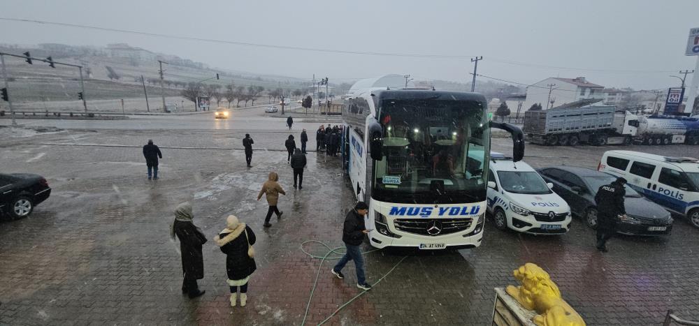 Şehirlerarası Otobüste "Dehşet" Molası: Demir Çubuklarla Şoföre İnfaz Girişimi!