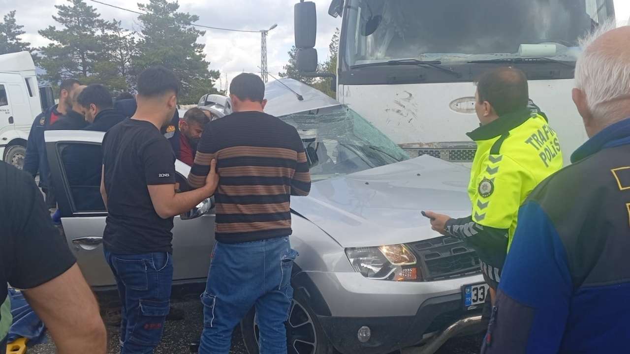 Adıyaman’da Yol Ayrımı: Tırla Çarpışan Genç Anne Hayata Tutunamadı