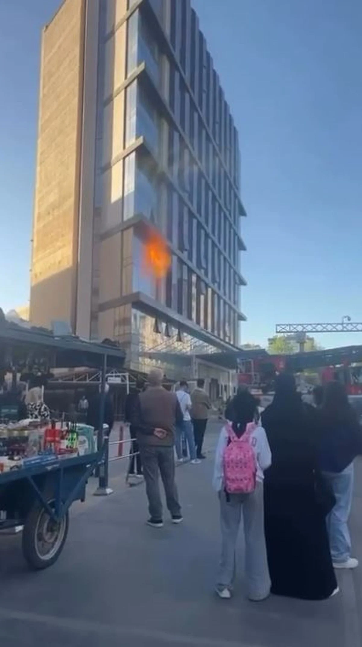 Diyarbakır’da Korkutan İnşaat Halindeki Otel Yangınında 5 Kişi Yaralandı