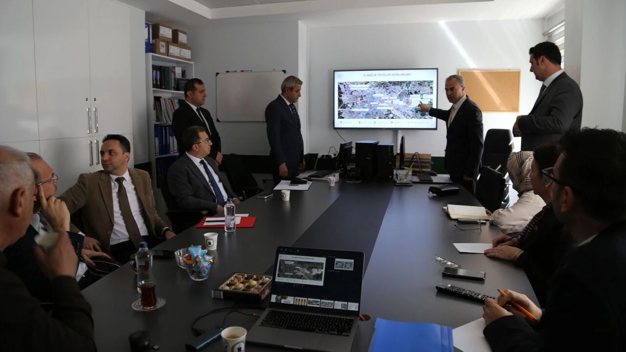 Diyarbakır Sağlıkta Bölgenin "Üssü" Oluyor: İki Dev Yatırım Yolda!