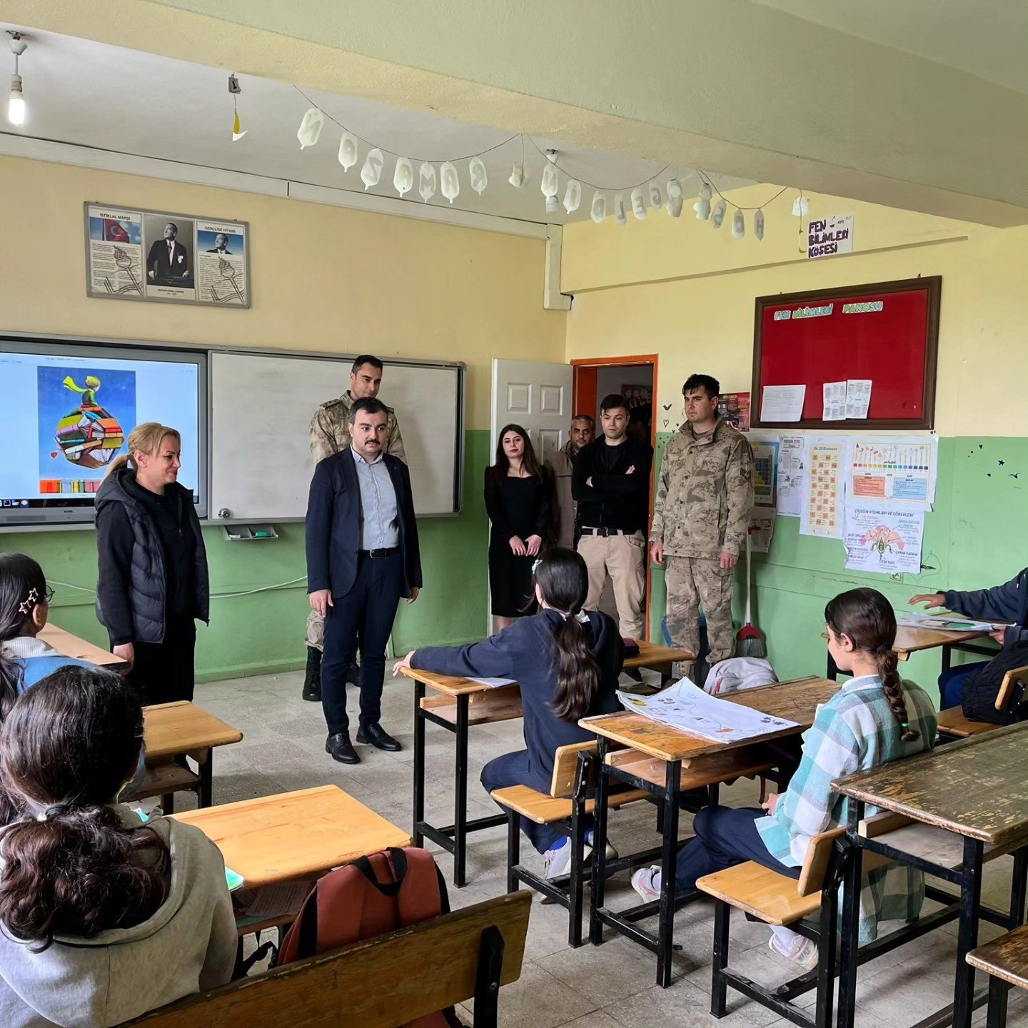 Kırsal Eğitime Güçlü Takip: Dicle Kaymakamı 6 Köy Okulunu Tek Tek Ziyaret Etti