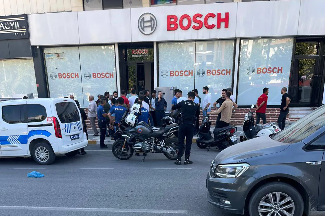 Diyarbakır’da "Taziye" Yazılı Kepenk Arkasında Dev Vurgun: Evlilik Hayali Kuran Çiftler Kredileriyle Ortada Kaldı!
