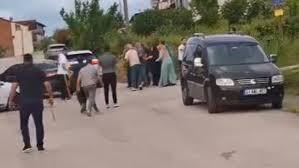 Şanlıurfa'da Arazi Öfkesi Sokağa Taştı: Komşu Ailelerin Taşlı Sopalı Savaşında 4 Yaralı!