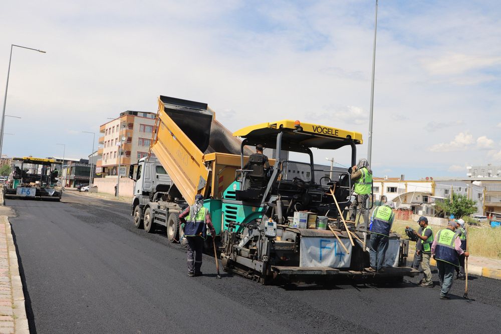 Diyarbakır’da Yüzyıllık Ulaşım Seferberliği Kent Merkezine 100 Bin Ton Sıcak Asfalt!