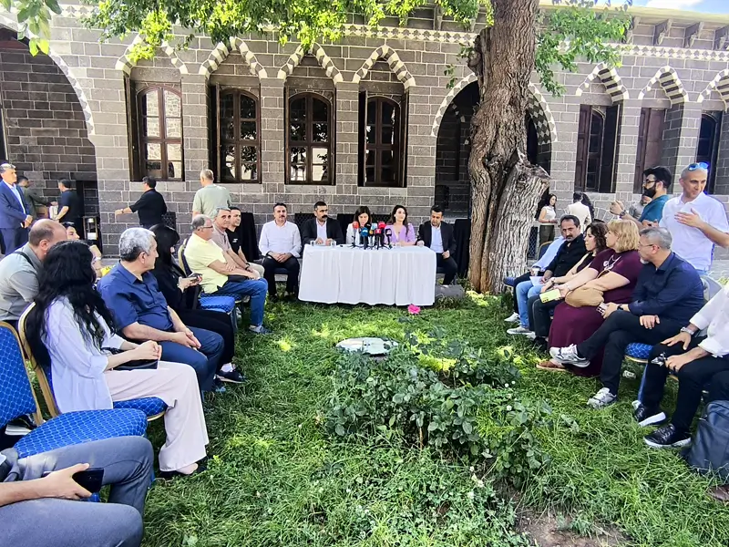 Tarihi Konakta Tarihi Kararlar: Sur İçi Tamamen Yayalaştırılıyor, Dev Rehabilitasyon Kampüsü Kuruluyor!