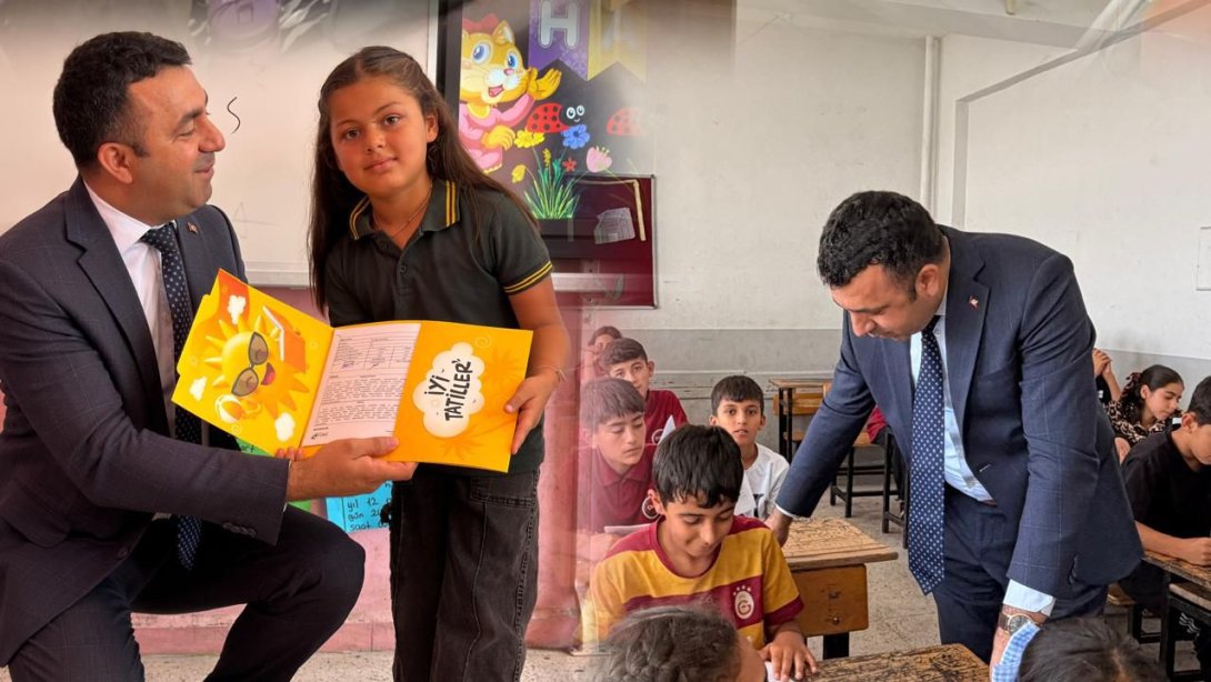 Sur’da Karne Coşkusu: İlçe Protokolü Çarıklı’da Öğrencilerin Sevincine Ortak Oldu