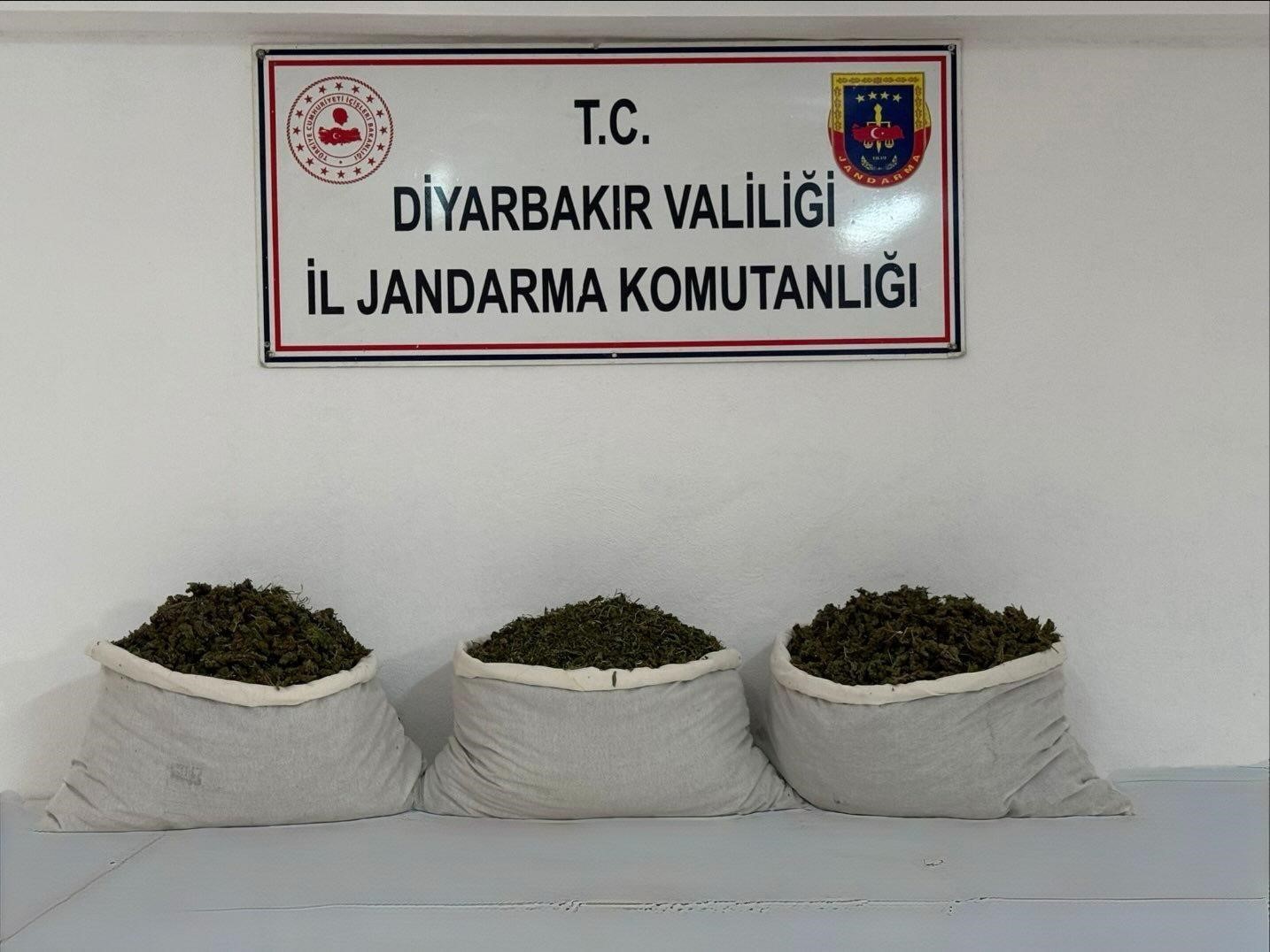 Diyarbakır’da Zehir Tacirlerine Dev Darbe: 107 Kilo Esrar Ele Geçirildi!