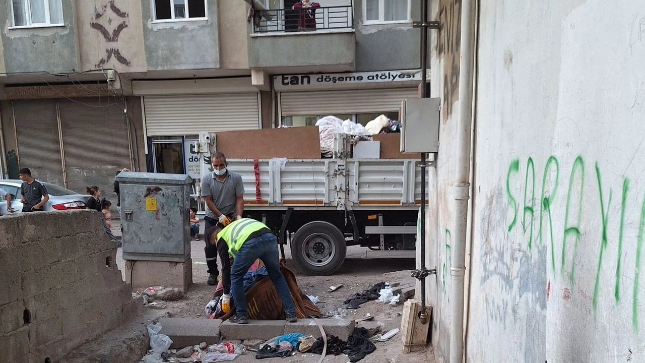 Diyarbakır’ın En Lüks İlçesinde "Koku ve Bit" İsyanı: "Evimizde Burnumuzu Kapatarak Oturuyoruz!"